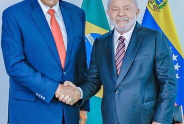 Venezuela pede à ONU que atue contra navios militares dos EUA no Caribe e denuncia risco de armas nucleares na região.