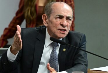 Senado vota novo Código Eleitoral com quase 900 artigos. Mudanças incluem cotas femininas, impressão do voto e regras sobre fake news para 2026.