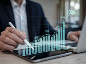Profissional analisando gráfico de crescimento econômico em tablet com projeções até 2026, simbolizando otimismo das empresas brasileiras